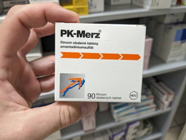 Prag, Çek Cumhuriyeti-13 Temmuz 2024: PK-MERZ tabletleri, Parkinson hastalıklarının tedavisinde kullanılan MERZ tarafından kullanılan AMANTADINE aktif maddeler.