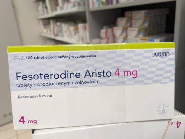 Prag, Çek Cumhuriyeti-7 Ağustos 2024: ARISTO tarafından kullanılan FESOTERODINE ARISTO ilaç kutusu, aşırı aktif mesane ve idrar tutamama tedavisinde kullanılır.