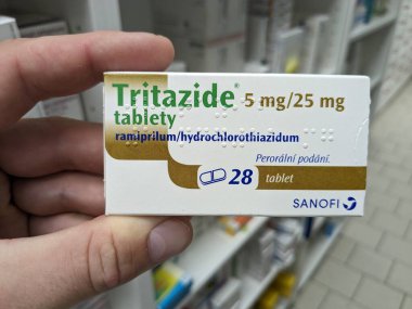 Prag, Çek Cumhuriyeti-7 Ağustos 2024: TRITAZIDE SANOFI, SANOFI tarafından kullanılan RAMIPRIL aktif madde içeren ilaç kutusu, hipertansiyon tedavisi, kalp yetmezliği