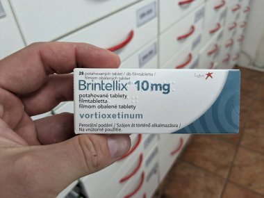 Prag, Çek Cumhuriyeti - 9 Temmuz 2024: BRINTELLIX tabletleri LUNDBECK tarafından aktif hale getirilen VORTIOXETINE tabletleri, büyük depresif bozukluk ve anksiyete tedavisinde kullanılır.