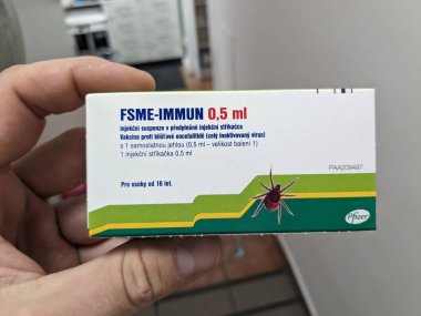 Prag, Çek Cumhuriyeti - 13 Temmuz 2024: FSME-IMMUN TICK-BORNE ENCEPHALITIS VACCINE aktif maddesi, kene kaynaklı beyin iltihabına karşı aşılama için kullanılır.