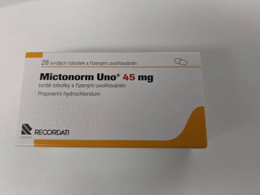 Prag, Çek Cumhuriyeti - 13 Temmuz 2024: MICTONORM UNO kapsülleri RECORDATI 'nin aktif maddesi, aşırı aktif mesane ve idrar tutamama için kullanılır.