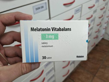 Prag, Çek Cumhuriyeti - 9 Temmuz 2024: MELATONIN VITABALANS, VITABALANS tarafından aktif madde ile ilaç kutusu, uykusuzluk ve uyku bozukluklarının tedavisi için kullanılır.