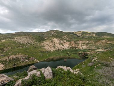 Ürdün Patikası Ramazan boyunca çölde kuzeyden güneye yürüyor. Çölde ve kayalık dağlarda yürüyüş yapmak, Arap dünyalarını deneyimlemek engebeli araziler. Uzun mesafe yürüyüş yolları.
