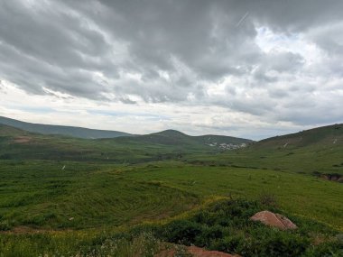 Ürdün Patikası Ramazan boyunca çölde kuzeyden güneye yürüyor. Çölde ve kayalık dağlarda yürüyüş yapmak, Arap dünyalarını deneyimlemek engebeli araziler. Uzun mesafe yürüyüş yolları.
