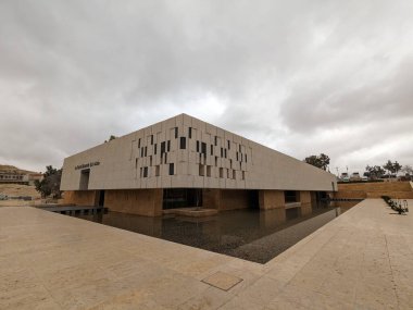 Ürdün Patikası Ramazan boyunca çölde kuzeyden güneye yürüyor. Çölde ve kayalık dağlarda yürüyüş yapmak, Arap dünyalarını deneyimlemek engebeli araziler. Uzun mesafe yürüyüş yolları.