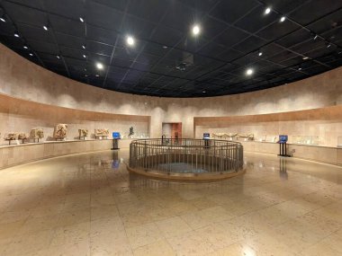 Ürdün Patikası Ramazan boyunca çölde kuzeyden güneye yürüyor. Çölde ve kayalık dağlarda yürüyüş yapmak, Arap dünyalarını deneyimlemek engebeli araziler. Uzun mesafe yürüyüş yolları.