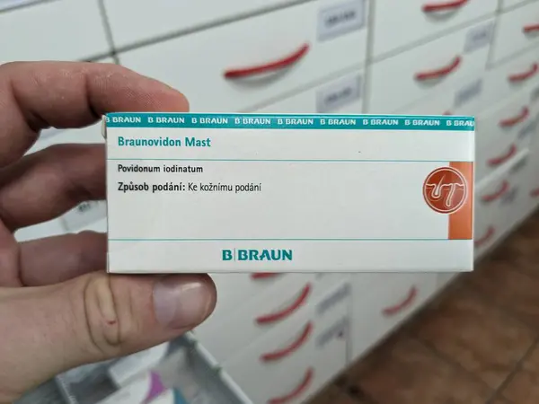 stock image Prague, Czech Republic - July 9 2024: BRAUNOVIDON box of ointment with POVIDONE-IODINE active substance by B. BRAUN, used for treatment of wound care and infection prevention.