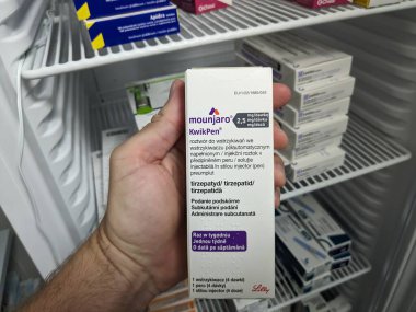 Prag, Çek Cumhuriyeti-8 Kasım 2024: Tip 2 diyabet ve ağırlık yönetimi için kullanılan TIRZEPATIDE aktif maddesi ile MOUNJARO KWIKPEN.