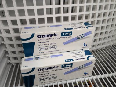 Prag, Çek Cumhuriyeti-28 Ekim 2024: Ozempic kutusu. Ozempik ilacın Çek versiyonu. Çek Cumhuriyeti 'nde diyabet tedavisi. Bir paket semaglutid. Diyabet ilacı. Bazen kilo vermek için kullanılıyor.