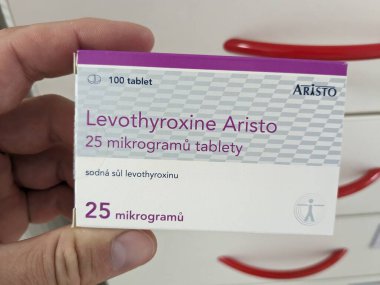 Prag, Çek Cumhuriyeti-9 Ekim 2024: LEVOTHYROXINE ARISTO, LEVOTHYROXINE içerir, normal hormon seviyelerini iyileştirmek için tiroid hormon değiştirme terapisi olarak kullanılır