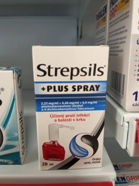 Prag, Çek Cumhuriyeti - 28 Ağustos 2024: LIDOCAINE, AMYLMETACRESOL, VE DICHLOROBENZYL ALCOHOL RECKITT BENCKISER tarafından kullanılan STREPSILS.