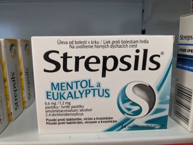 Prag, Çek Cumhuriyeti - 28 Ağustos 2024: LIDOCAINE, AMYLMETACRESOL, VE DICHLOROBENZYL ALCOHOL RECKITT BENCKISER tarafından kullanılan STREPSILS.