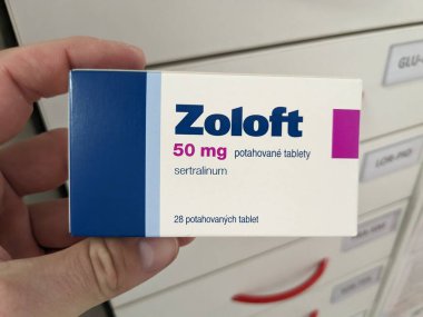 Prag, Çek Cumhuriyeti-11 Haziran 2024: PFIZER ilaç firması tarafından orijinal ZOLOFT, depresyon tedavisinde kullanılır, en çok reçetelenen antidepresan, SSRI sınıfı, SERTRALINE aktif madde