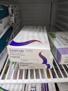 Prag, Çek Cumhuriyeti - 10 Temmuz 2024: NOVO NORDISK tarafından kullanılan LIRAGLUTIDE aktif maddeyle SAXENDA ilaç kutusu.
