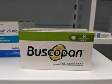 Prag, Çek Cumhuriyeti-9 Ekim 2024: HYOSCINE ButtyLBROMIDE içeren SANOFI tarafından BUSCOPAN, mide kramplarını ve karın ağrısını dindirmek için kullanılır..