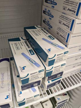 Prag, Çek Cumhuriyeti - 22 Haziran 2024: Ozempic Box. Ozempik ilacın Çek versiyonu. Çek Cumhuriyeti 'nde diyabet tedavisi. Bir paket semaglutid. Diyabet ilacı. Bazen kilo vermek için kullanılıyor.