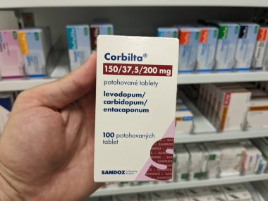 Prag, Çek Cumhuriyeti-9 Ekim 2024: LEVODOPA, CARBIDOPA ve ENTACAPON içeren SANDOZ tarafından CORBILTA, hareket ve sarsıntı gibi belirtilerin azaltılması yoluyla Parkinson hastalıklarının tedavisinde kullanılır..