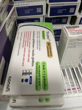 Prag, Çek Cumhuriyeti-9 Ekim 2024: TOUJEO DOUBLESTAR by SANOFI, tip 1 ve tip 2 diyabet hastalarında kan şekeri seviyelerini kontrol etmek için kullanılan uzun süreli bir insülin olan INSULIN GLARGINE içeriyor
