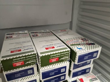 Prag, Çek Cumhuriyeti - 28 Ağustos 2024: NOVO NORDISK 'ın INSULIN DEGLUDEC aktif maddesiyle birlikte TRESIBA kalemi, şeker hastalığında uzun süreli kan şekeri kontrolü için kullanılır..