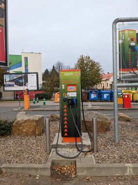 Havlickuv Brod, Çek Cumhuriyeti-NOVEMBER 18: 2024: KAUFLAND 'ın KAUFLAND Alışveriş Merkezi, çok çeşitli perakende mağazaları, bakkallar ve günlük alışveriş ihtiyaçları için hizmetler sunmaktadır.