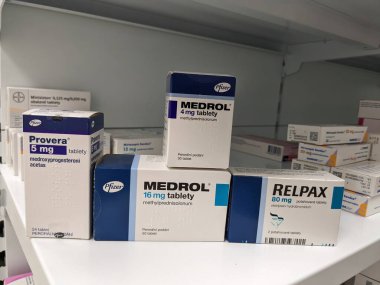 Prag, Çek Cumhuriyeti-2 Eylül 2024: MEDROL tabletleri ve PFIZER tarafından aktif madde, iltihap ve otoimmün hastalıklar için kullanılır.