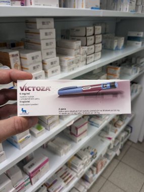 Prag, Çek Cumhuriyeti - 27 Haziran 2024: Novo Nordisk 'in Liraglutide aktif maddesiyle VICTOZA ilacı, diyabet tedavisi için kullanılan Mellitus tip 2, ağırlık yönetimi, hiperglisemi, enjeksiyon