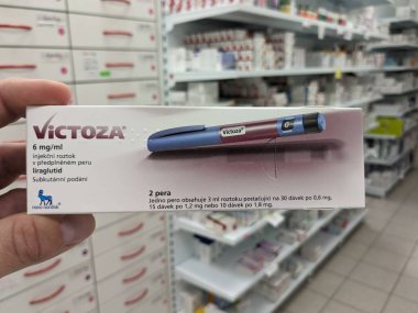 Prag, Çek Cumhuriyeti - 27 Haziran 2024: Novo Nordisk 'in Liraglutide aktif maddesiyle VICTOZA ilacı, diyabet tedavisi için kullanılan Mellitus tip 2, ağırlık yönetimi, hiperglisemi, enjeksiyon