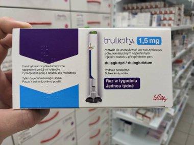 Prag, Çek Cumhuriyeti - 22 Haziran 2023: TRULICITY 1,5 mg Eli Lily insülin kendine enjeksiyon kalemi kutusu. DULAGLUTIDE aktif madde, Avrupa Birliği, eczane konsepti