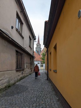 Köprüleri, su yolları ve Podebrady Bölgesi, Bohemya, Çek Cumhuriyeti Avrupa 'daki tarihi şehir merkezi ile Labe Nehri' ndeki (Elbe) Nymburk tarihi kasabası