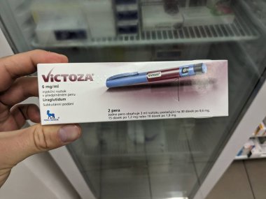 Prag, Çek Cumhuriyeti-9 Ekim 2024: NOVO NORDISK 'ın Victoza' sı LIRAGLUTIDE içeriyor, Tip 2 diyabetli yetişkinlerde kan şekerini kontrol etmek için kullanılan bir GLP-1 agonisti, kilo kaybına yardımcı olmak ve CVS 'yi azaltmak için