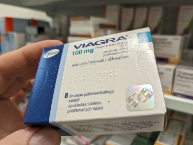 Prag, Çek Cumhuriyeti-Kasım 12024: Ereksiyon bozukluğu ve erkek sağlığının tedavisinde kullanılan PFIZER tarafından SILDENAFIL aktif madde içeren viagra kutusu.
