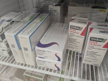 Prag, Çek Cumhuriyeti-28 Haziran 2024: Obezite, ağırlık yönetimi, diyabet-GLP tedavisinde kullanılan Liraglutide aktif maddesiyle SAXENDA ilaç enjeksiyonu kutusu