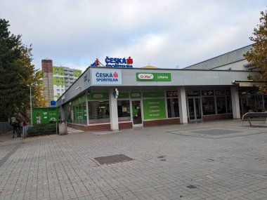 Prag, Çek Cumhuriyeti-9 Mayıs 2024: Dr. Max Lekarna Çek Cumhuriyeti 'nin önde gelen eczane zincirlerinden biri, reçetesiz ilaç, reçetesiz ilaç, sağlık ürünleri ve danışmanlık hizmetleri sunuyor.