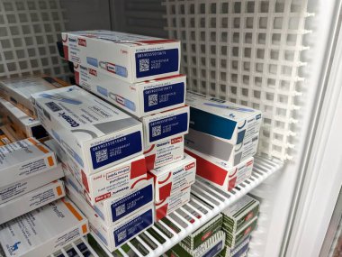 Prag, Çek Cumhuriyeti - 29 Kasım 2024: Novo Nordisk 'in Ozempic kutusu. Ozempik ilacın Çek versiyonu. Çek Cumhuriyeti 'nde diyabet tedavisi. Bir paket semaglutid. Diyabet ilacı. Bazen kilo vermek için kullanılıyor.