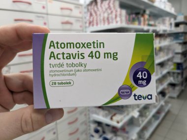 Prag, Çek Cumhuriyeti-9 Temmuz 2024: Atomoxetin Teva kutu dolusu TEVA tarafından Atomoxetine aktif madde, dikkat eksikliği hiperaktivite bozukluğu, dürtü sorunu tedavisinde kullanılır