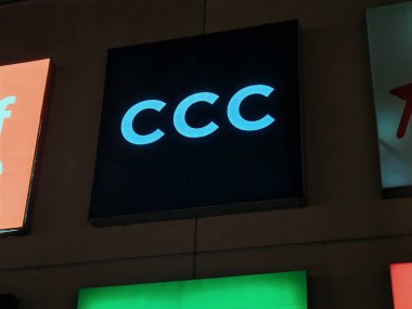 Brno, Çek Cumhuriyeti - 30 Temmuz 2023: CCC ayakkabı mağazası, Takko moda Brno işi ve alışveriş merkezi Bohunice Meydanı