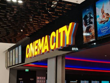 Prag, Çek Cumhuriyeti-9 Ekim 2024: Cinema City, modern sinemalar, gişe rekorları kıran filmler ve sinema meraklıları için gelişmiş bir izleme deneyimi sunan önde gelen bir sinema zinciri.