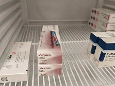 Prag, Çek Cumhuriyeti - 27 Haziran 2024: Novo Nordisk 'in Liraglutide aktif maddesiyle VICTOZA ilacı, diyabet tedavisi için kullanılan Mellitus tip 2, ağırlık yönetimi, hiperglisemi, enjeksiyon