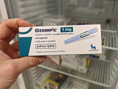 Brno, Çek Cumhuriyeti-2 Ağustos 2024: Ozempic ilaç kutusu NORDISK. Çek Cumhuriyeti 'nde diyabet tedavisi. Bir paket semaglutid. Diyabet ilacı. Bazen kilo vermek için kullanılıyor.