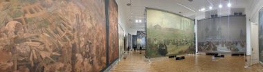 Moravsky Krumlov, Çek Cumhuriyeti-9 Ekim 2024: Mucha 'nın Moravian Krumlov' daki Slav Epic sergisinde Slav tarihi ve kültürünü kutlayan anıtsal tablolar sergileniyor, Alphonse Muchas çalışmaları sergileniyor