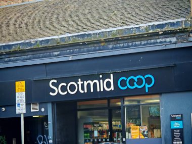 Newcastle on Tyne, İngiltere-5 Mart 2025: SCOTMID COOP, İskoçya 'da bulunan bir süpermarket zinciri..
