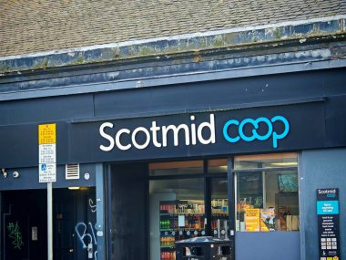 Newcastle on Tyne, İngiltere-5 Mart 2025: SCOTMID COOP, İskoçya 'da bulunan bir süpermarket zinciri..