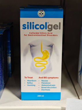 Londra, İngiltere-5 Mart 2025: SILICOLGEL, koruyucu bir kaplama oluşturarak asit reflüsü, IBS semptomları, şişkinlik ve mide rahatsızlığını yatıştıran doğal bir sindirim tedavisidir.