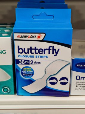 Londra, İngiltere-5 Mart 2025: Butterfly CLOSURE STRIPS küçük yaraların ve kesiklerin kapatılmasına yardım ederek, güvenli ve etkili bir cilt kapatma sağlayarak dikişler olmadan doğal iyileşmeye yardımcı oluyor
