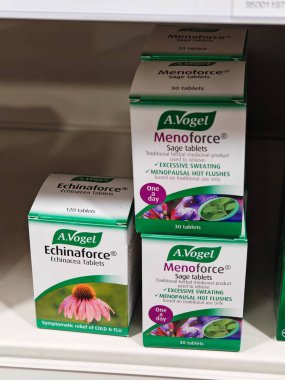 Londra, İngiltere-5 Mart 2025: A.VOGEL MENOForce SAGE TABLET sıcak sifon, gece terlemeleri ve hormonal dengesizlikler gibi menopoz semptomlarından doğal rahatlama sağlar