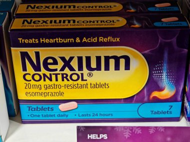 Londra, İngiltere-5 Mart 2025: NEXIUM CONTROL ESOMEPRAZOLE aşırı mide asidi üretimini azaltarak mide yanması ve asit reflüsünden 24 saatlik rahatlama sağlıyor