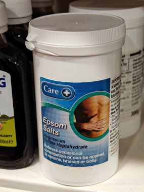 Londra, İngiltere-5 Mart 2025: CARE PLUS EPSOM SALT kas gevşemesi, stres atımı ve detoksifikasyon için doğal bir ilaçtır.