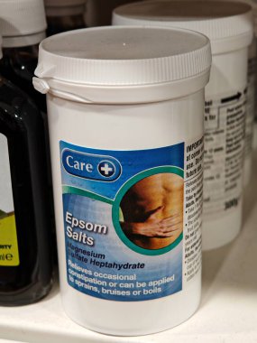 Londra, İngiltere-5 Mart 2025: CARE PLUS EPSOM SALT kas gevşemesi, stres atımı ve detoksifikasyon için doğal bir ilaçtır.