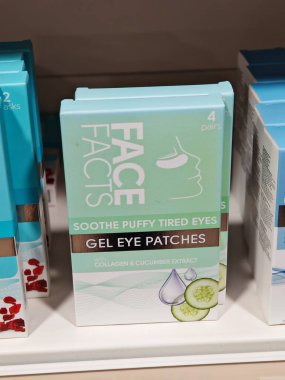 Londra, İngiltere-5 Mart 2025: GEL EYE PATCHES, yenilenmiş ve gençlik görünümünü yumuşatmak, yatıştırmak ve şişkinliği azaltmak için tasarlanmış göz altı maskeleri soğuyor